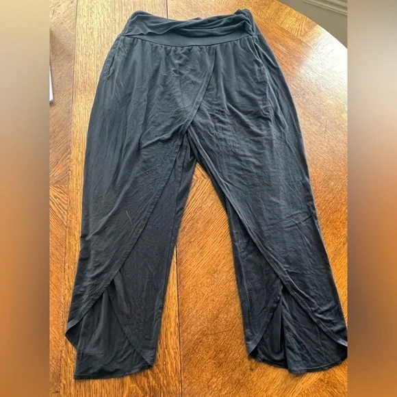 Athleta release pants - Picture 3 of 6